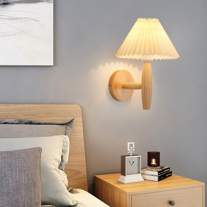 Pleated Fabric E27 Wall Light / E27 Delivery Warm Light / Wood Color